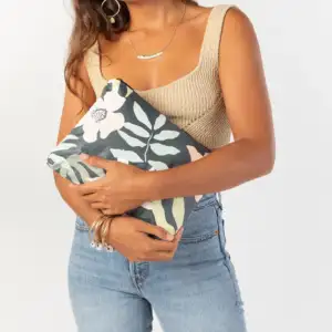 Aloha Flora Pouch